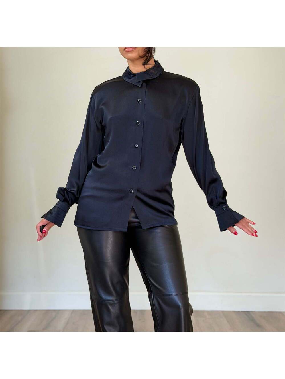 Escada - Picture 3 of 9